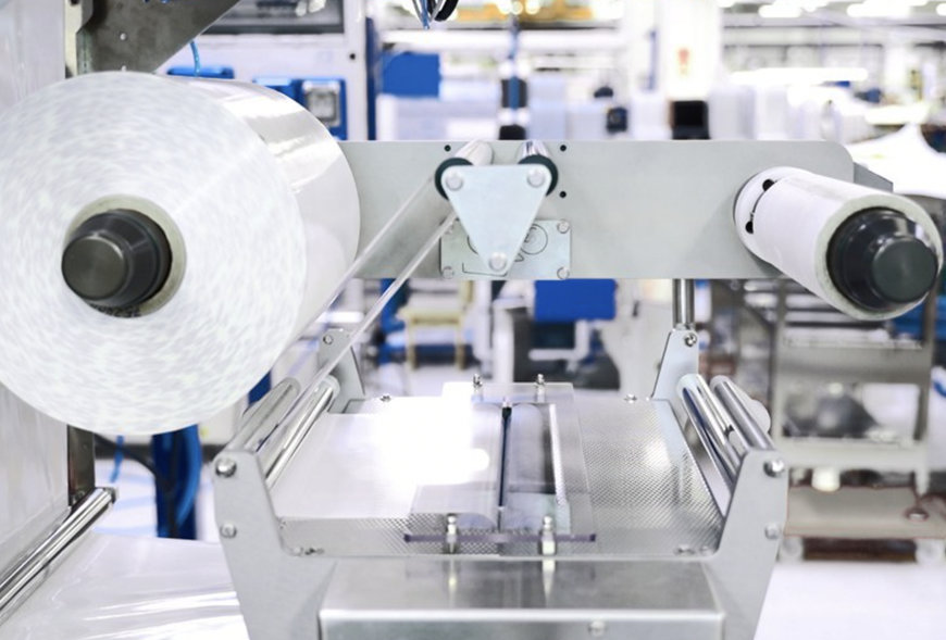 Vermeidung von Produktionsausfällen durch Rollenwechsel bei ULMA Traysealern